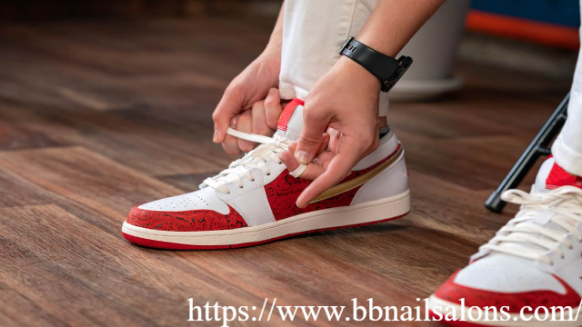 3 Teknik Mengikat Tali Sepatu Vans yang Membuat Penampilan